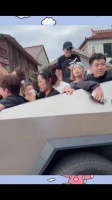 仙洋这车买的值个，当四轮子用，后面不拉东西， 专拉人，就玩就乐呵