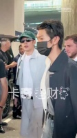 陈哲远邓为一起到达巴黎机场路透！