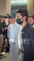 陈哲远邓为巴黎同框，两大潮男！