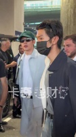 陈哲远、邓为落地巴黎同框