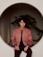 吴尊新中式造型启程巴黎男装周展东方风骨