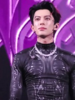 王鹤棣谈少年梦想感恩粉丝坚守热爱