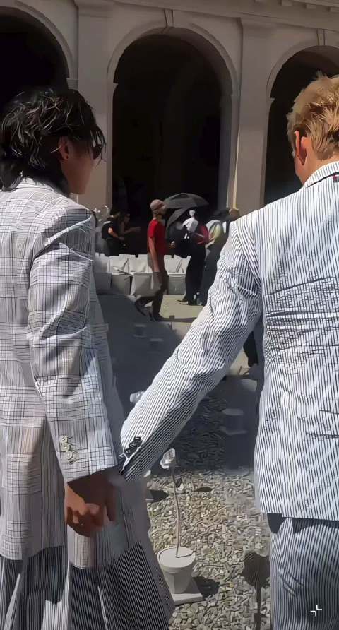 蔡徐坤阿云嘎在米兰也是老熟人见面了！