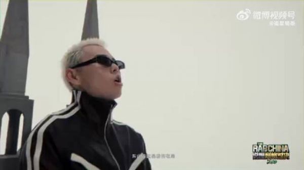 严浩翔谢帝同框体型差引热议，声线意外合拍