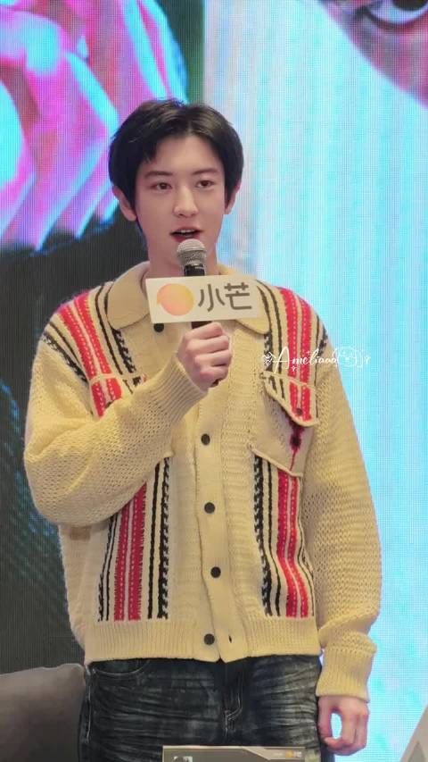 朴灿烈签售会真的很认真很会提供情绪价值，说中文的样子懵懵的好可爱