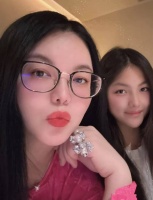 王诗龄回长沙过暑假，和爸妈同住1500w豪宅，李湘一身名牌像贵妇