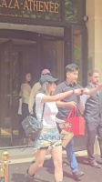 邓为今日份巴黎酒店出发路透 休闲又帅气的为子 大长腿好优越 一天一种帅法