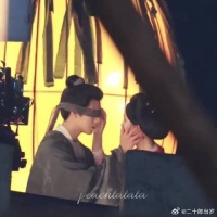 谁懂摇尚这个摸脸