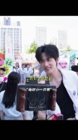 包上恩周柯宇相处好萌啊，周柯宇宠溺说包上恩小小一只，完全少男少女可爱日常