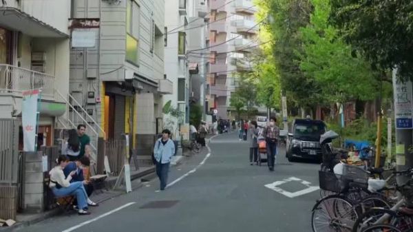“爱很廉价 周围都是”