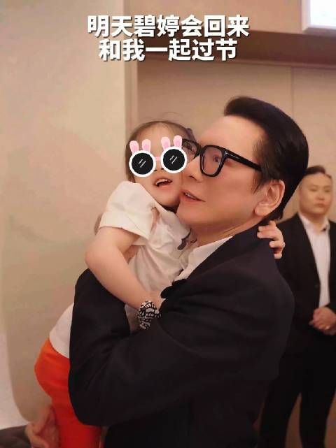 看见孙女格外亲，是真宠啊 向太说孙女霸道