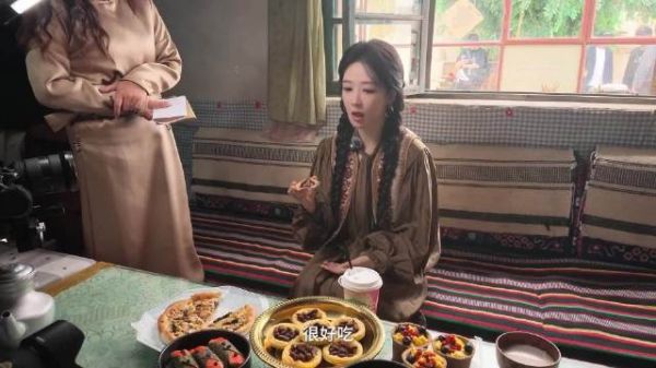 杨紫重返《生命树》拍摄地,读剧组手写信落泪