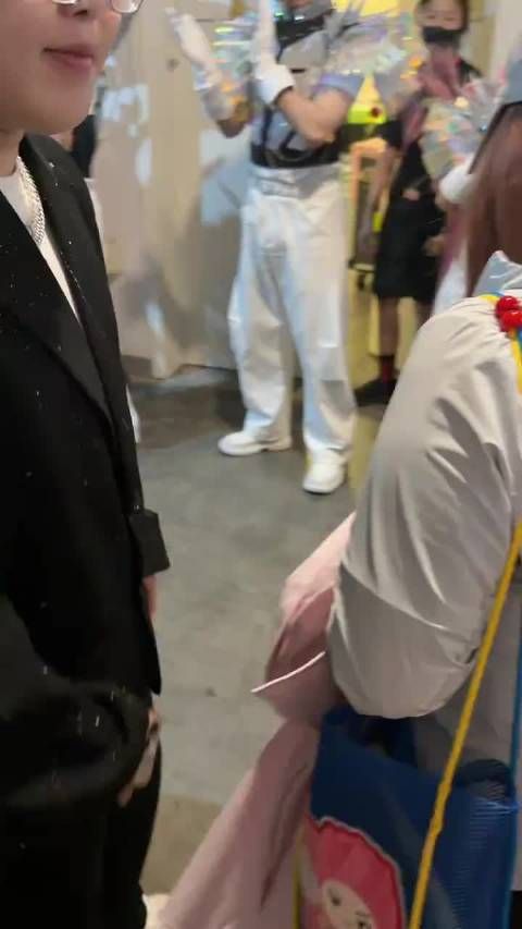 后台偶遇歌手娜姐！ 谢娜演唱会