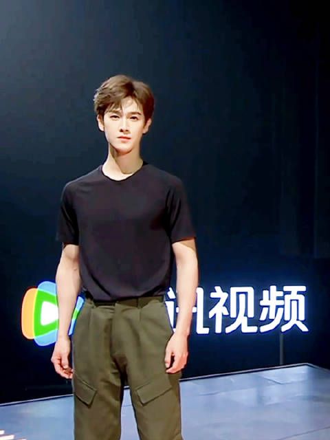 穿作训服的李昀锐帅成啥了了