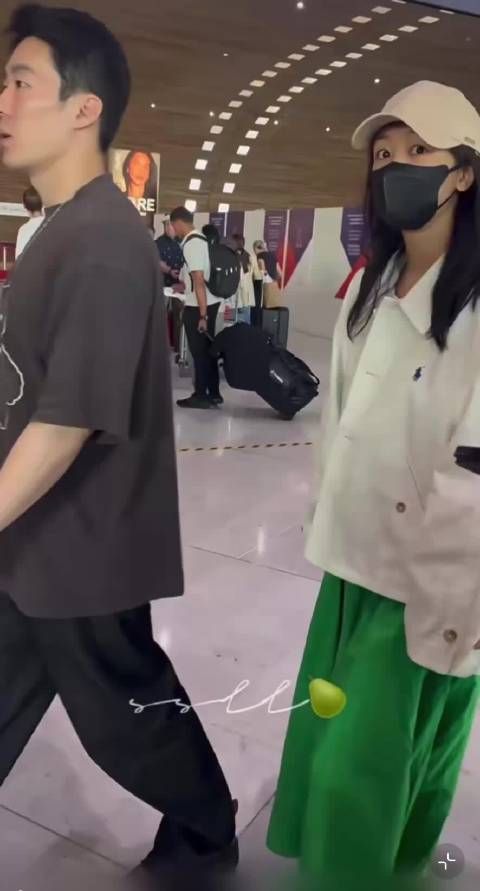 杨紫回国机场路透，又要马不停蹄赶回来参加白玉兰了