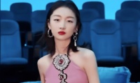 周冬雨回应演话剧不背台词争议