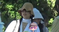 王鸥带女儿公园野餐被偶遇！素颜抱娃满脸温柔，这状态根本不像孩子妈！