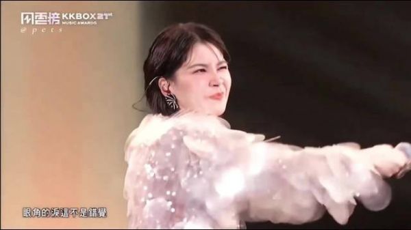 曾沛慈黄伟晋合体互怼显默契