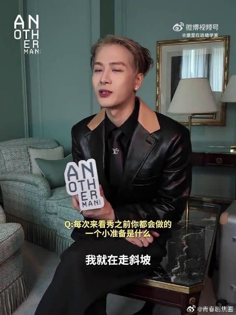 内娱两大卷王在巴黎碰面，王嘉尔碰上举铁的朱一龙，度假出差都少不了健身打卡