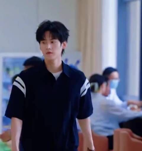 被周柯宇在炽夏中饰演的陆西骁狠狠拿捏了，谁会不喜欢痴情又长得帅的小奶狗呢