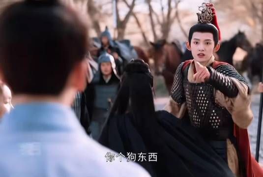 度华年曝张凌赫赵今麦片场花絮,裴大人赖床需亲亲起
