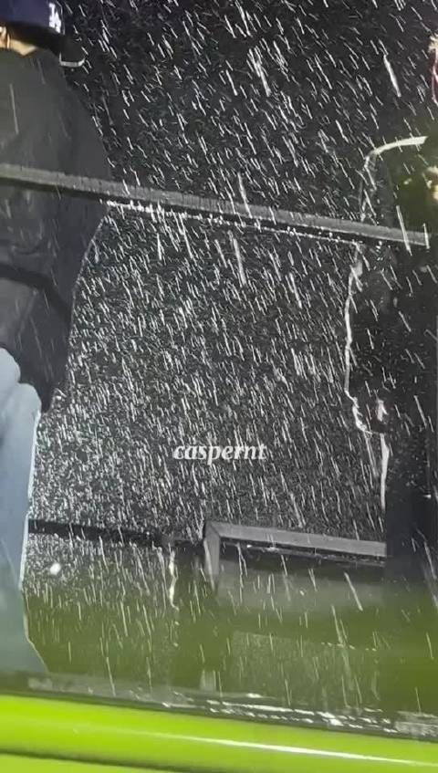 钟辰乐回忆泰国暴雨演唱会，湿身舞台变落汤鸡
