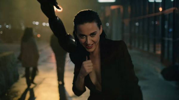 水果姐Katy Perry新单Watch It Burn预告片曝光