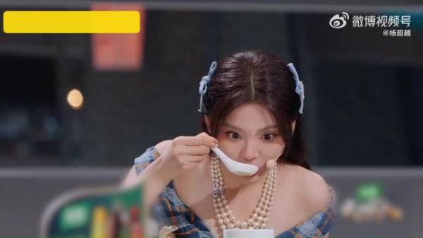 杨超越加盟天才厨人开启吃播模式