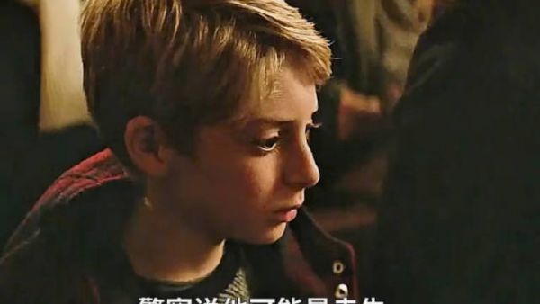 男孩年少时失手打死自己同伴藏进岩缝