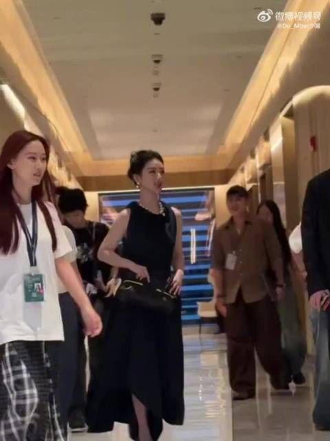 白玉兰提名晚宴后台的杨紫无法忽视的美