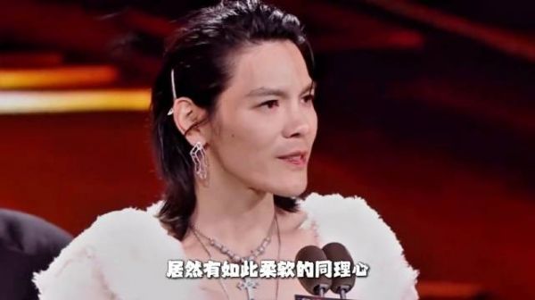 五亿都捧不红的向佐，在一场四个小时的访谈中口碑反转！
