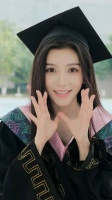 TVB港姐季军宣布中戏毕业，清纯毕业袍造型曝光，古装扮相惊艳
