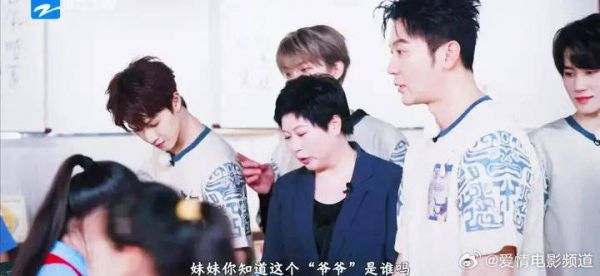 小林的眼神具有诱惑性