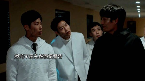 傀儡追击战引爆笑点，女主电锯惊魂登场
