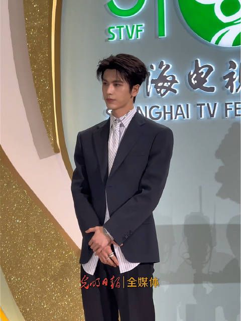 张凌赫白玉兰气场