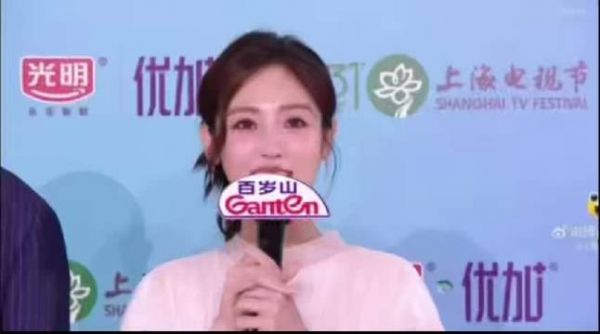 邢菲白玉兰红毯化身宁苏苏,念叨剧中家人淳朴讨喜