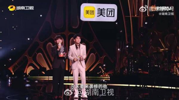 传奇哥直播演唱震撼全场，格莱美级实力征服同台歌手