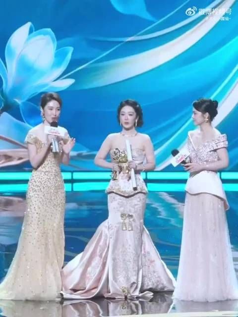 杨紫获奖感言的时候哭了并说自己没有减重15斤