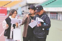 人民政协报：以戏为桥，让泥土答世界（委员履职“服务为民”） ——记贵州省贵阳市政协委员唐煌