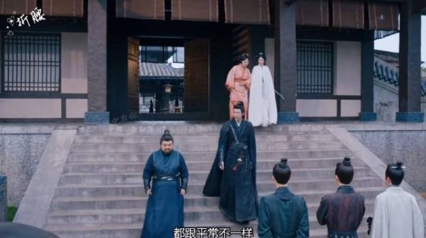 折腰：巍侯等老婆出门太慢结果最后被女君美到了