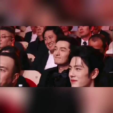 肖战听闻杨紫获奖瞬间鼓掌凝视眼眶泛红