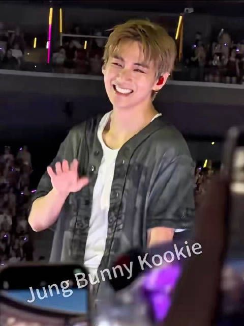金泰亨kpop永一 260626 | BTS马德里演唱会Day1 撩完就一脸害羞跑开是什么意思