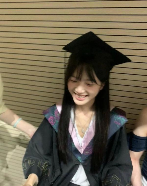 李思潼气质温柔。