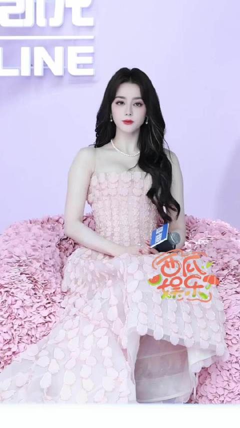 迪丽热巴 水蜜桃成精了