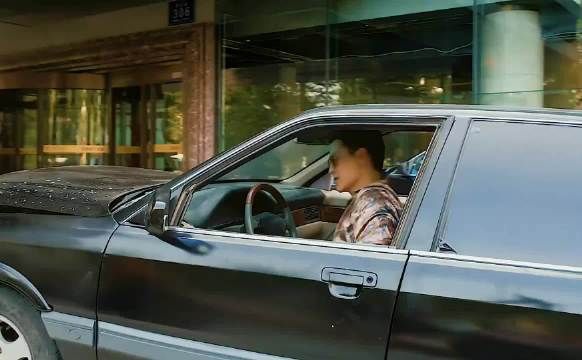 富二代仗着有钱嚣张跋扈，没想到这次得罪了狠人！