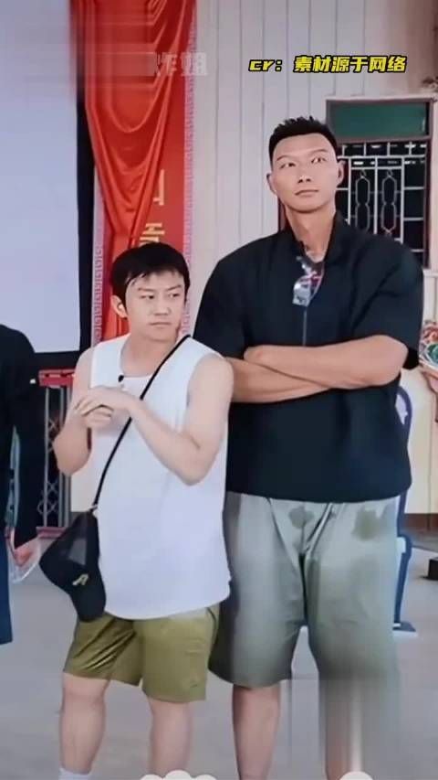 朱一龙与文班亚马同框显娇小，网友调侃似邓超易建联