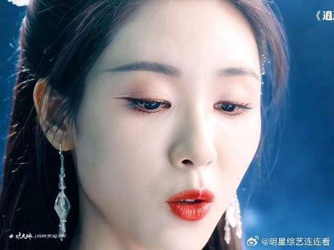 秉烛一语成箴，翩翩为救秉烛自愿吞下玲珑心，变成魅