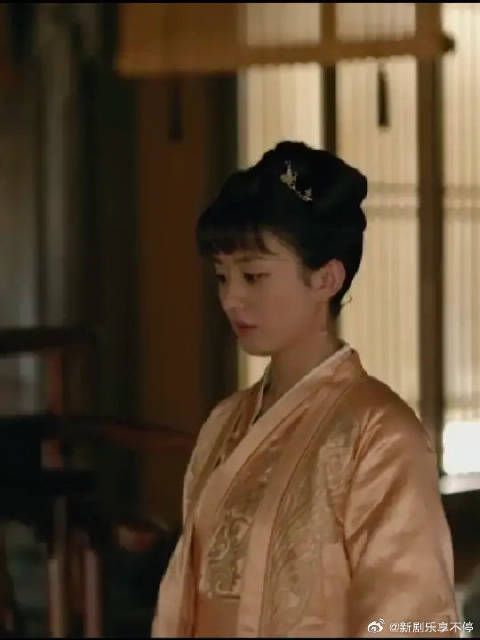 祖母打了明兰后，又开始自责没有替明兰出头