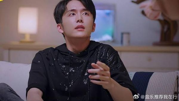子秋是个大嘴炮，明月端起水就泼，全家五脸懵！