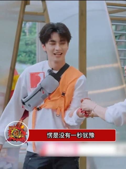 陈鑫海密室被吓跪，硬汉反差萌引热议